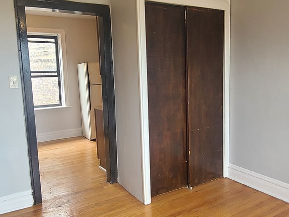 3rd image of 2536 N Artesian Ave #3B
