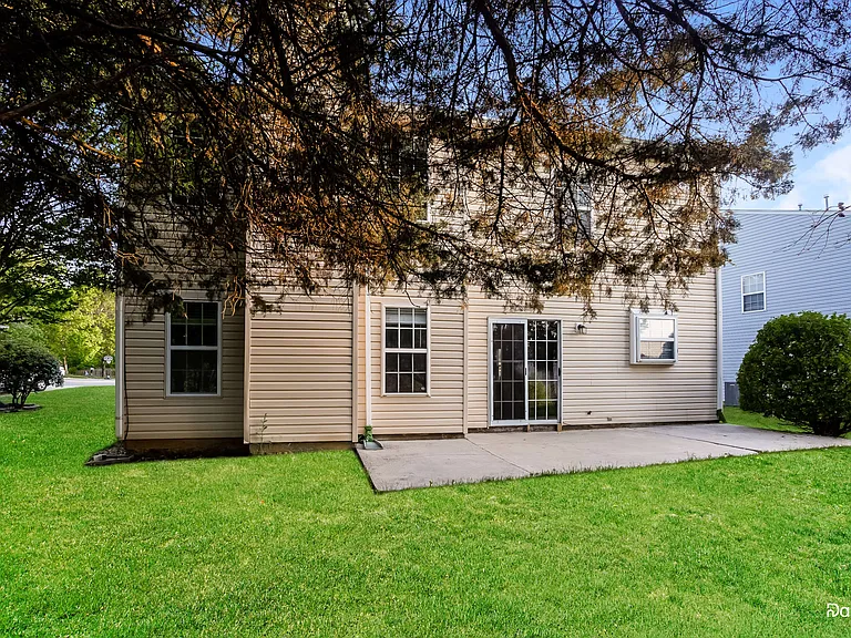 7819 Belchester Cir — Photo 14