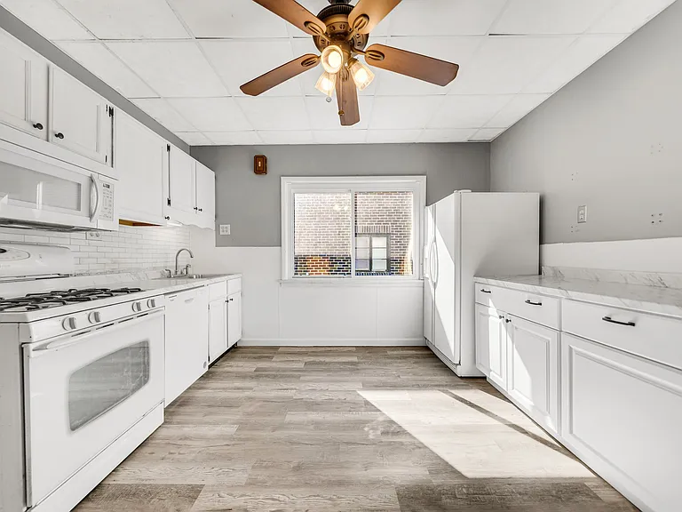 30 Sunset St #1 — Photo 2