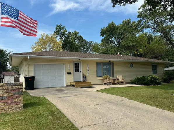 206 N McBride St, Milbank, SD 57252