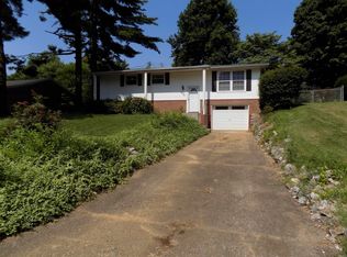 606 Prince Dr, Newburgh, IN 47630