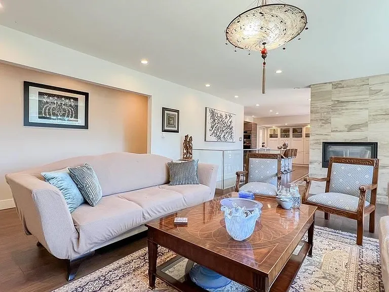 1395 Palmerston Ave #MAIN LEVEL — Photo 10