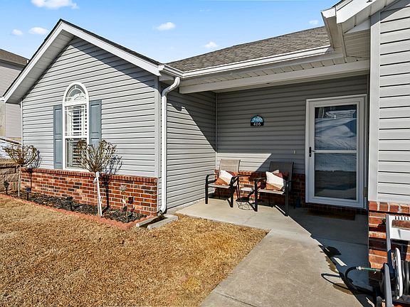 5th image of 406 Spring Meadow Parkway