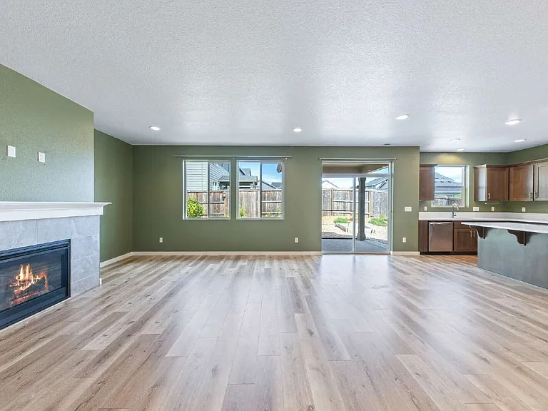 1722 N Kalapuya Pl — Photo 8