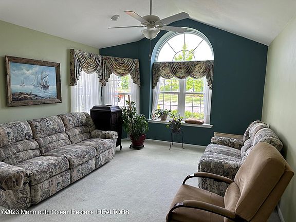 4th image of 2310 Logan Court