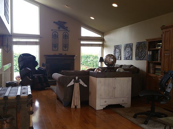2nd image of 14805 Priscilla St