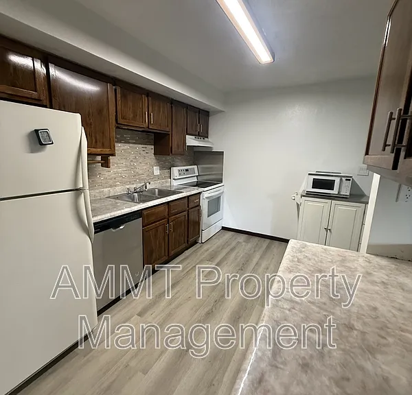 608 S Garnavillo St #1 — Photo 2