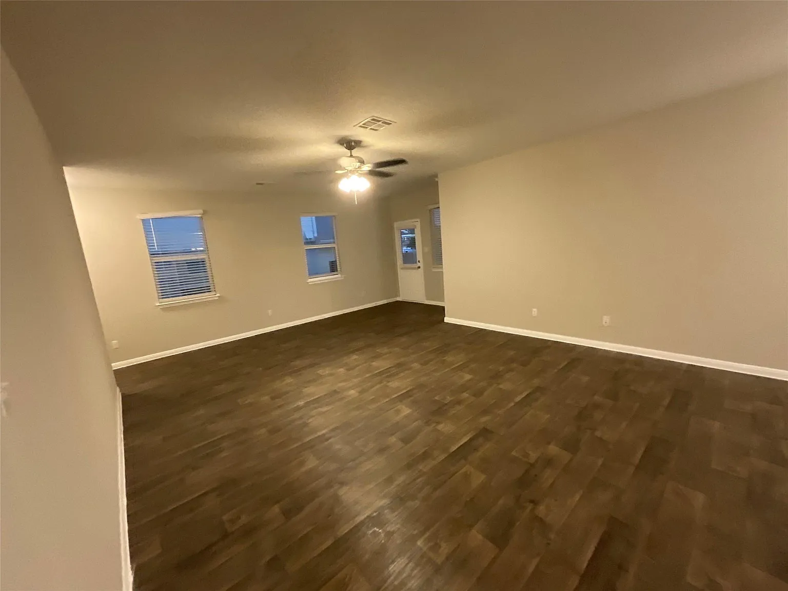 4 bed, 2.0 bath, 1681 sqft, $2,000 — Photo 4