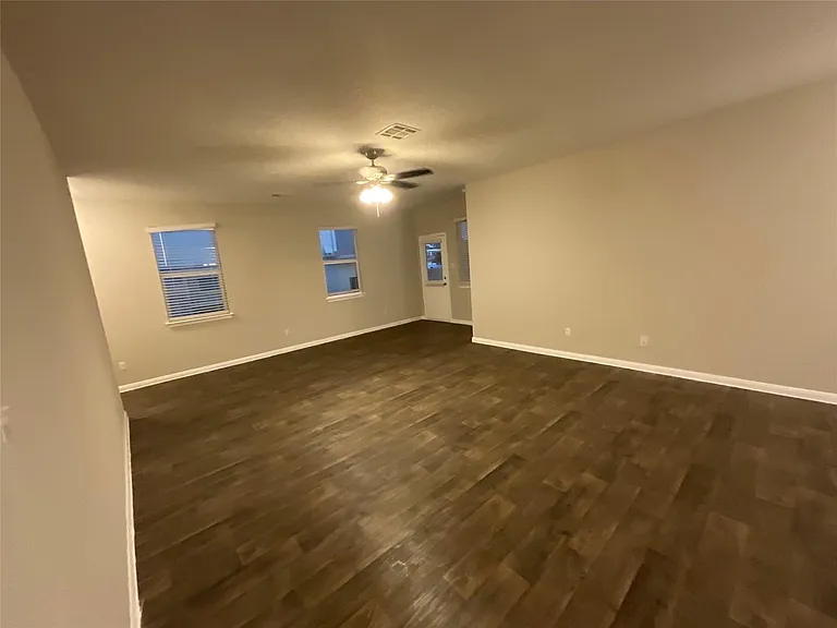 142 Jubilee Dr — Photo 4