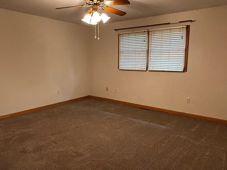1545 Helen Ct — Photo 28