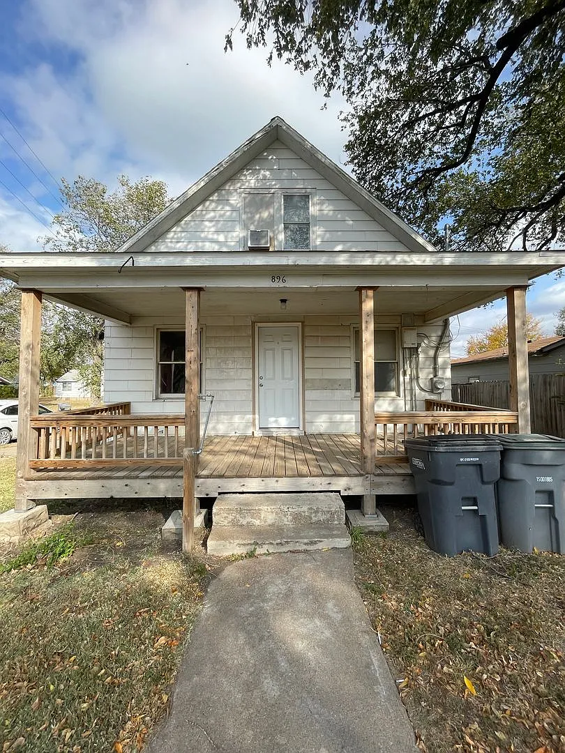 896 W 5th Ave — Photo 1
