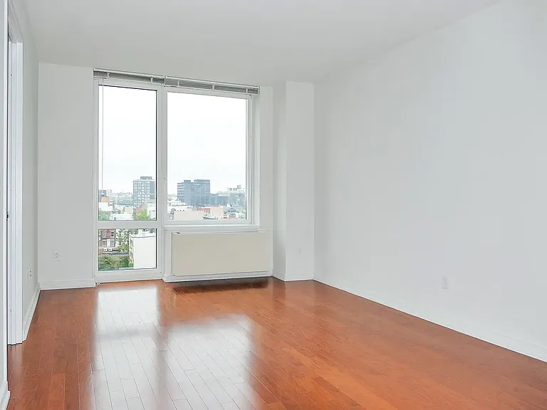 511 47th Ave #10C — Photo 2