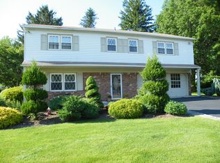 21 Rini Ct, Glen Head, NY 11545