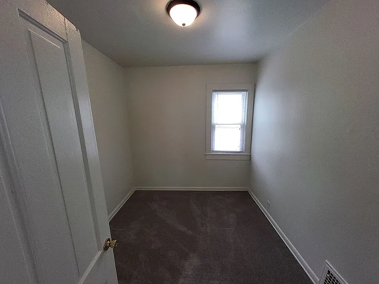 525 W 5th St — Photo 10