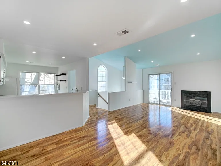142 Harvest Ln — Photo 14
