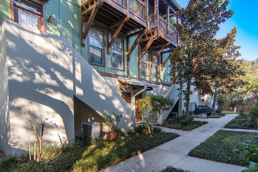 2 bed, 2.5 bath, 1247 sqft, $3,000 — Photo 3