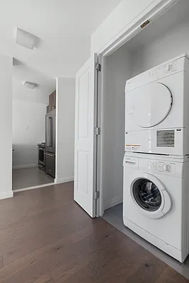 Rented by Greystar | media 32