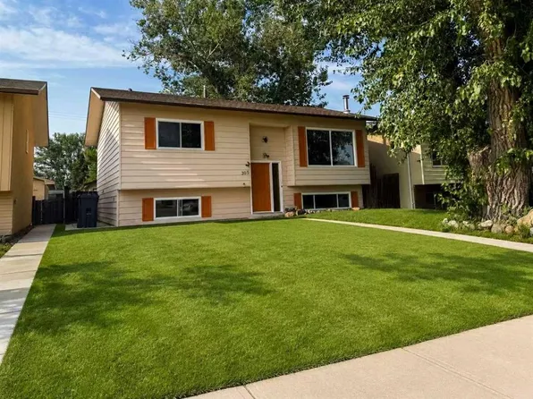 305 S 51st Ave, Coalhurst, AB T0L 0V2