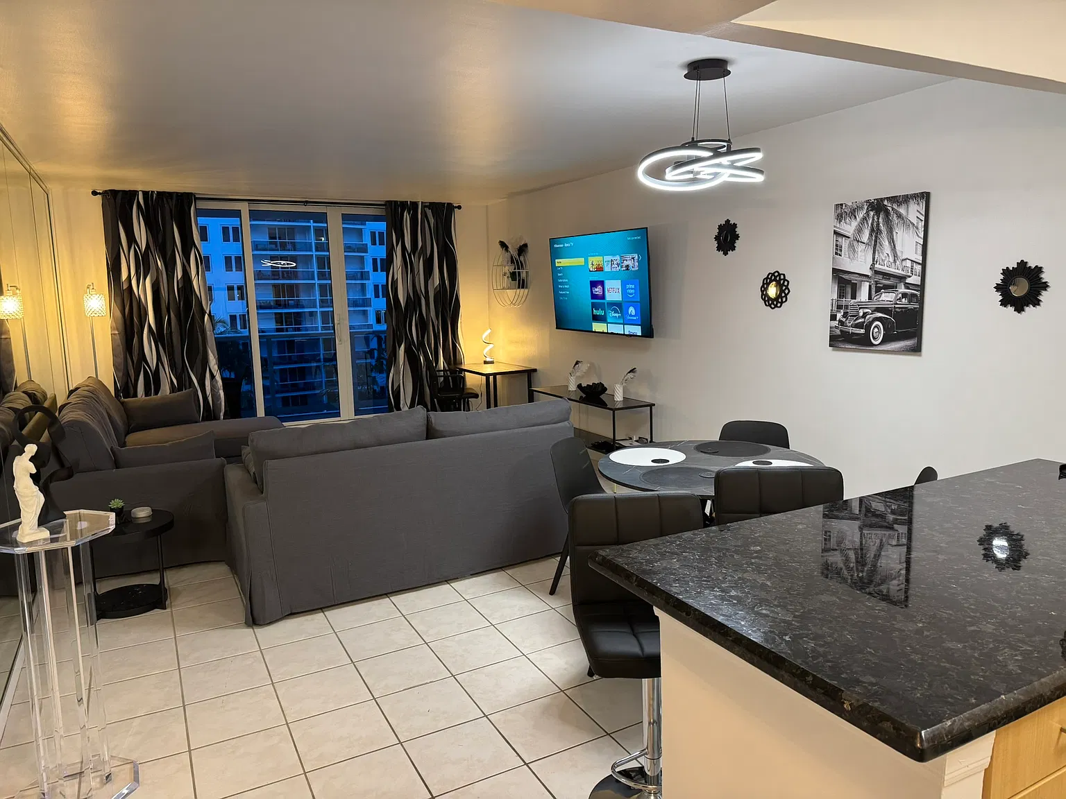 1 bed, 960 sqft, $5,300 — Photo 2