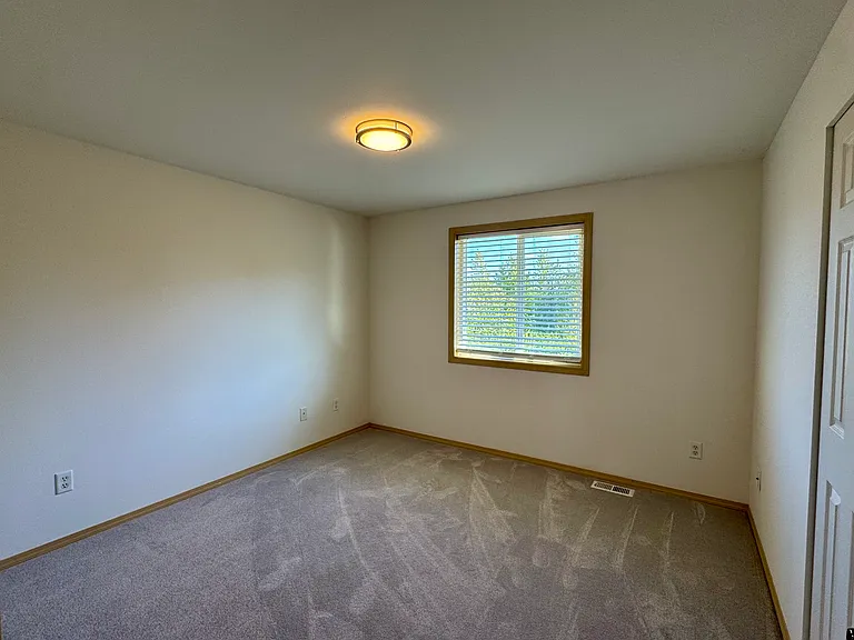 7470 Leeside Dr — Photo 25