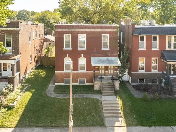 738 Dover Pl, Saint Louis, MO 63111