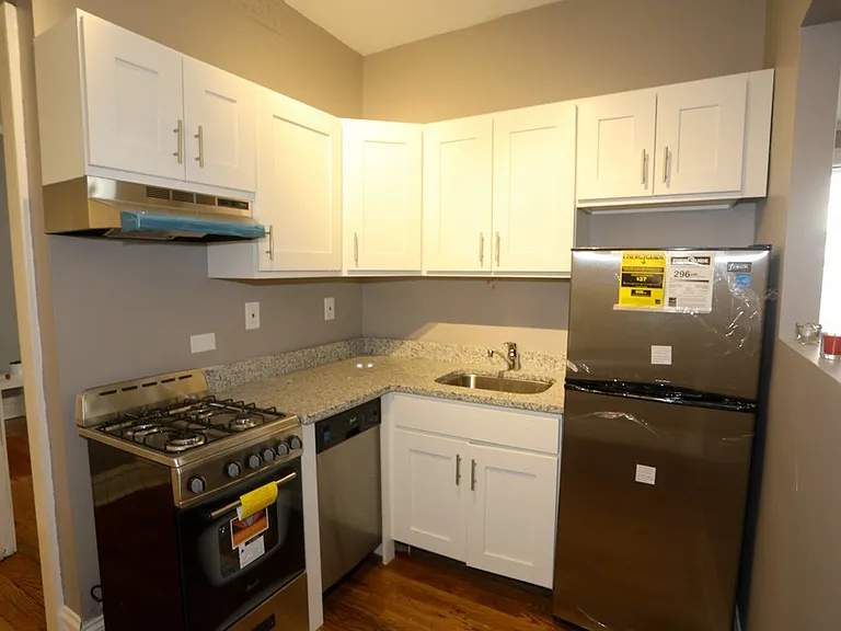 445 W Melrose St #B2 — Photo 2