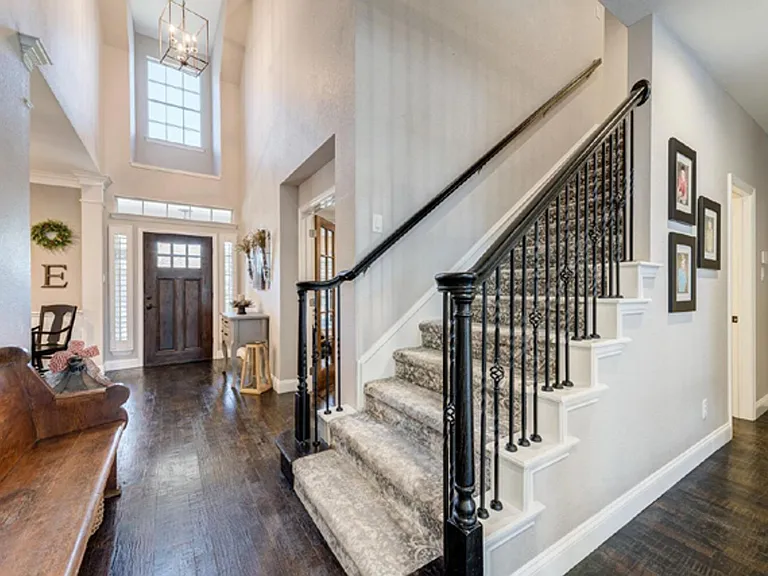 2718 View Mdw — Photo 6
