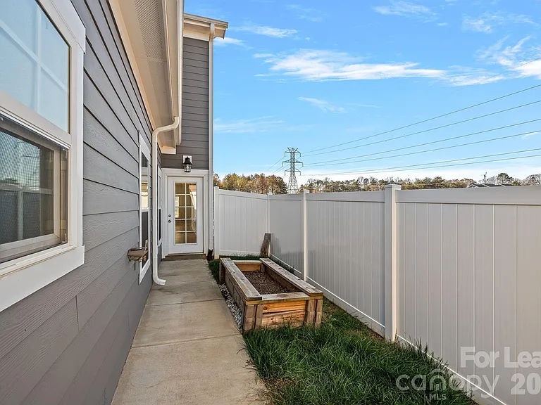 2503 Gallery Dr — Photo 22
