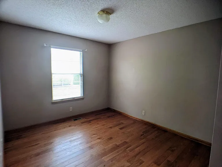 7602 W 154th Ter — Photo 33