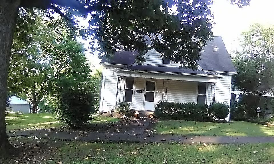 2nd image of 411 Plum St