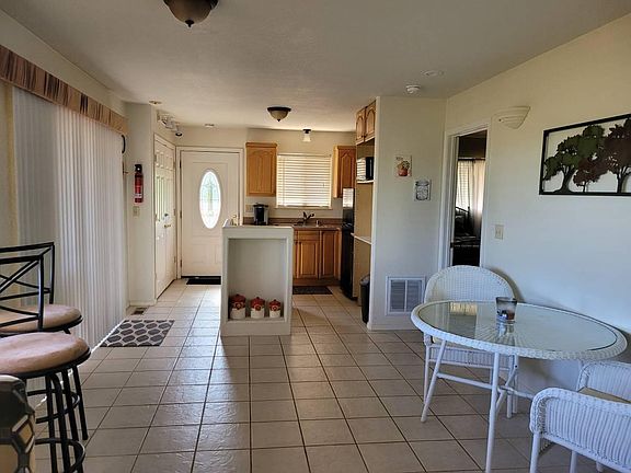 5th image of 4871 Bayview Dr #A