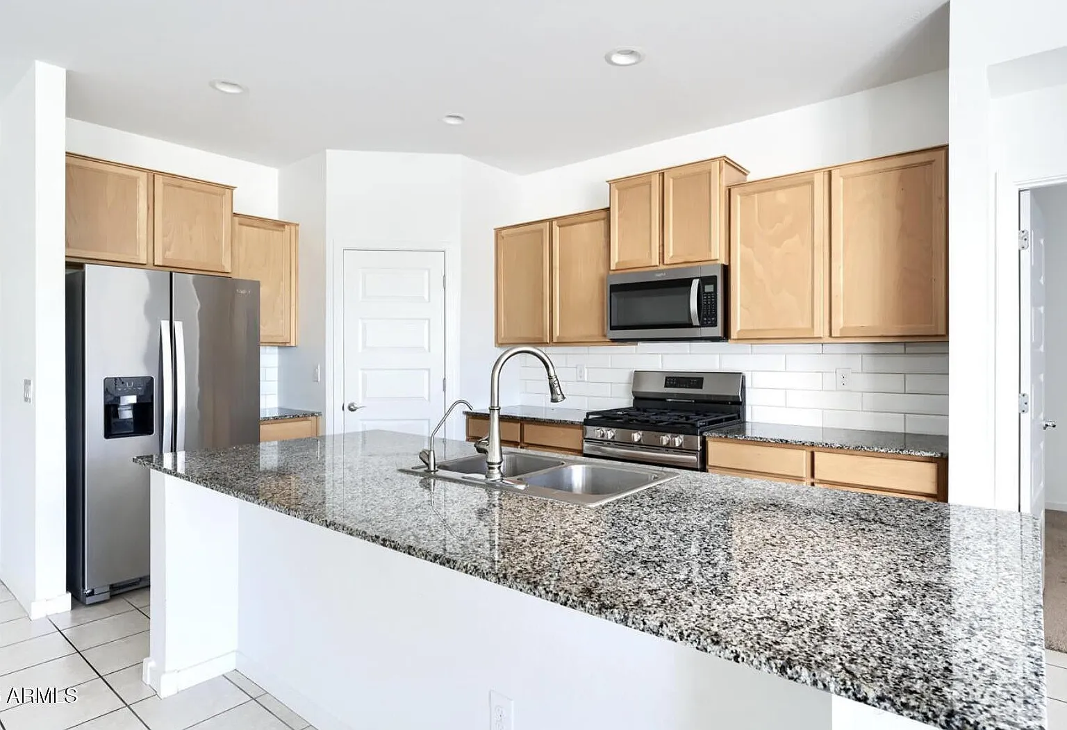 3 bed, 2.0 bath, 1613 sqft, $2,200 — Photo 4