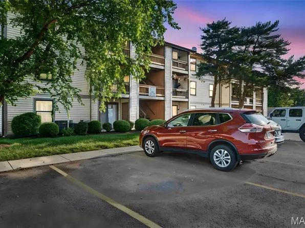 1423 Summergate Pkwy #H, Saint Charles, MO 63303