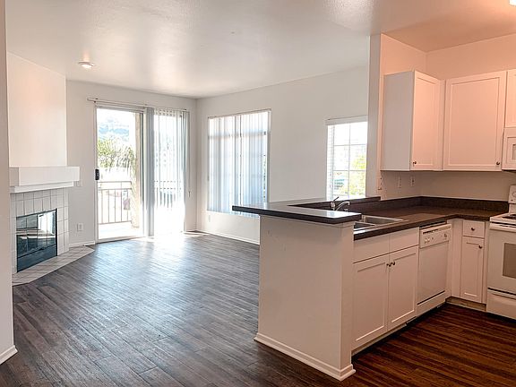 3rd image of 780 Camino De La Reina APT 240