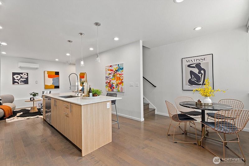 5th image of 623 NW Market Street