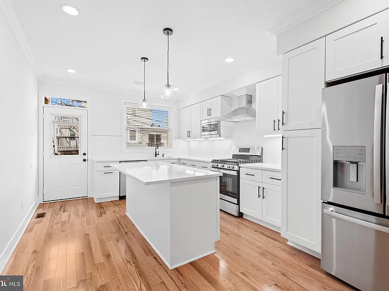 1434 Marshall St — Photo 13