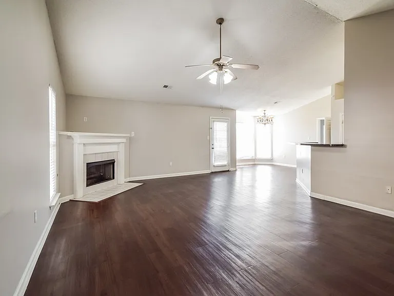1708 Cherry Creek Dr — Photo 6