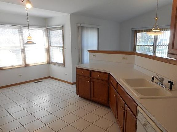 4th image of 15728 Liberty Ct