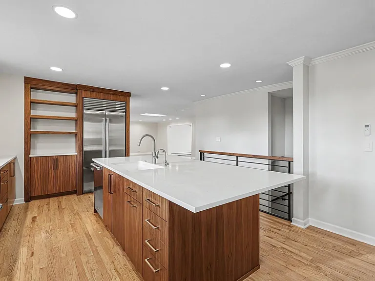 905 S Harrison St — Photo 1