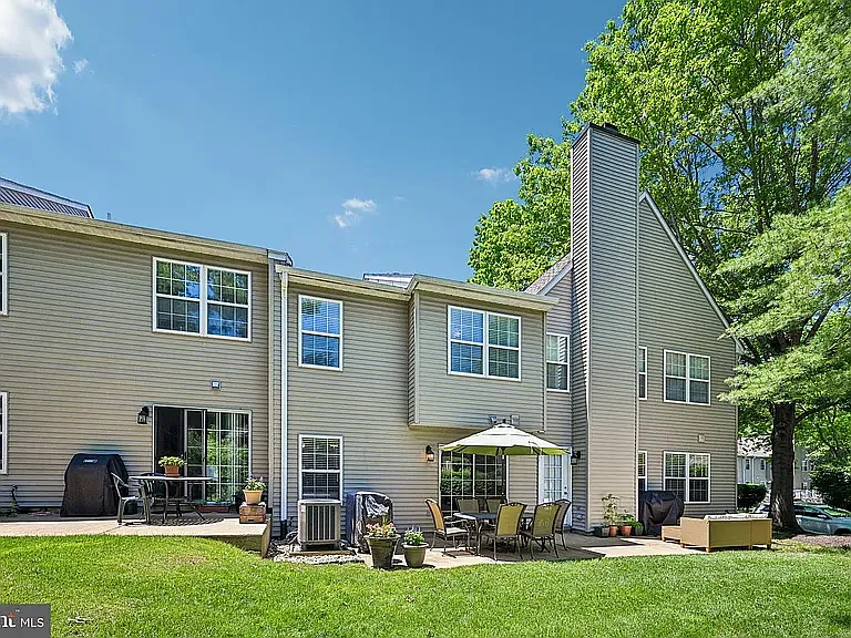 3 bed, 1364 sqft, $2,895 — Photo 2