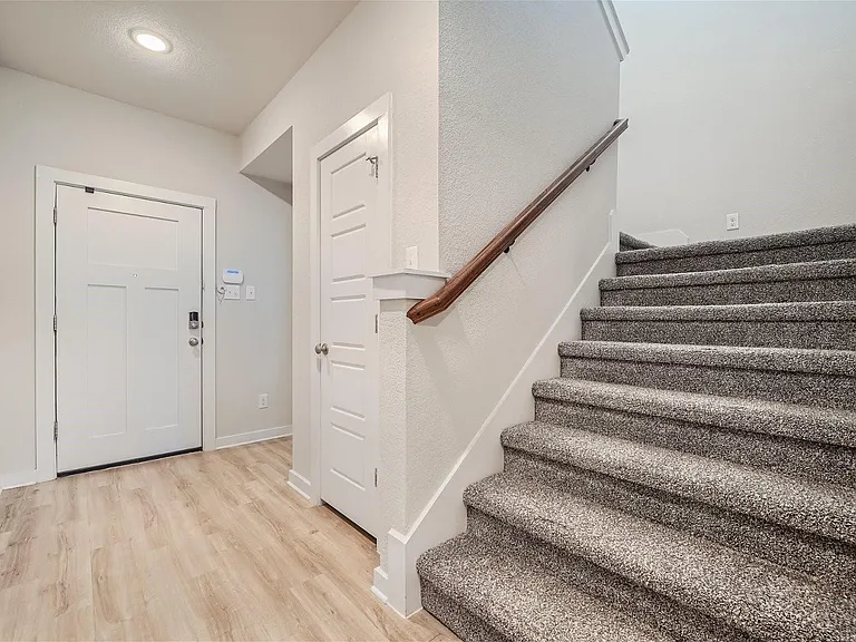 203 Pinkerton Dr — Photo 6