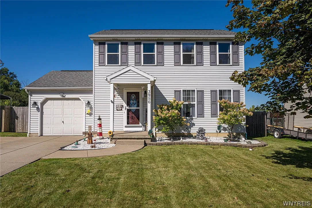 3 bed, 1.5 bath, 1188 sqft, $2,300 — Photo 1