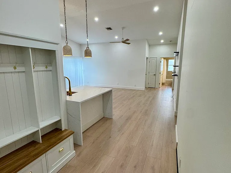 64 Paxford Ln — Photo 2