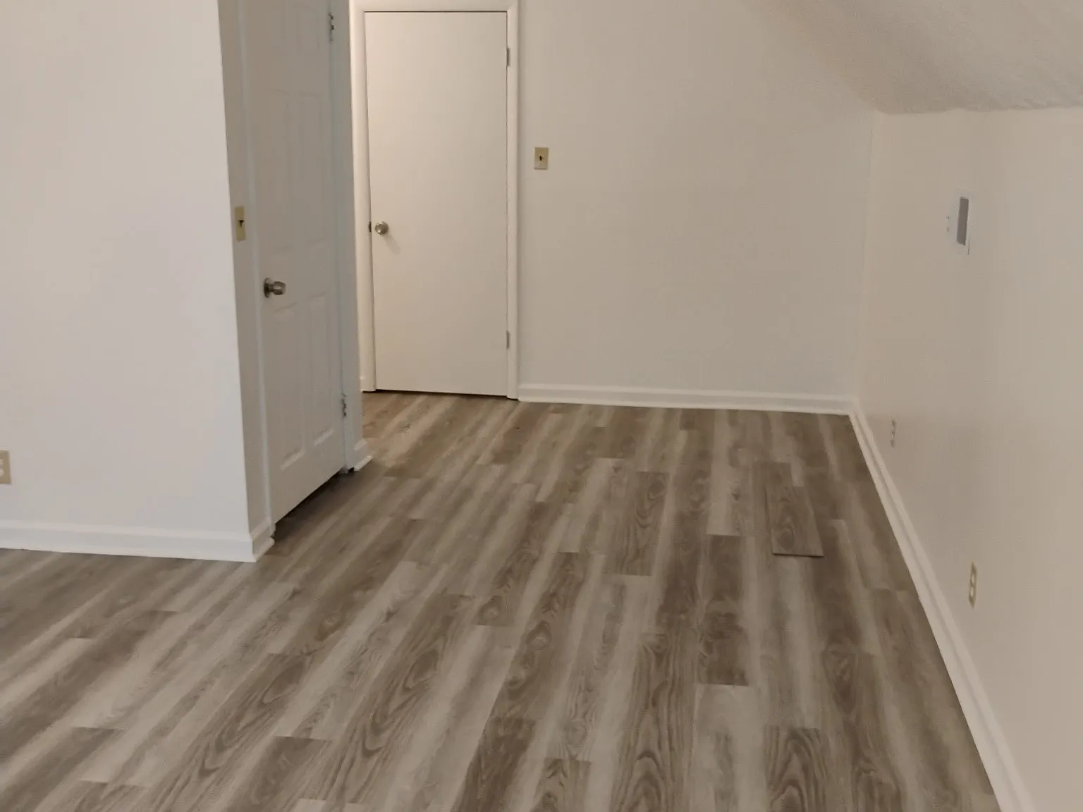 3 bed, 2.0 bath, 2200 sqft, $2,500 — Photo 4