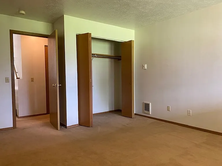 210 & 212 E Campbell St — Photo 4