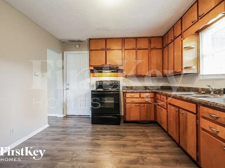 1002 N Hathaway Dr — Photo 6