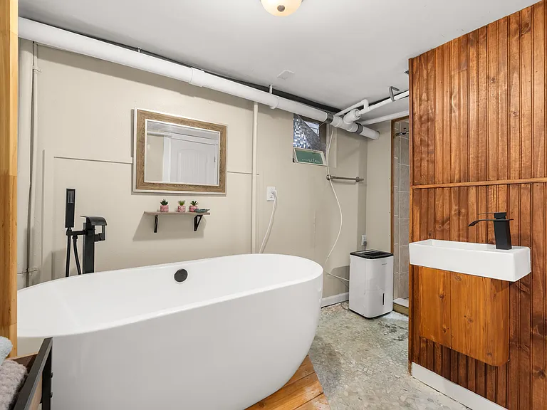 26 Hanover St #B — Photo 43