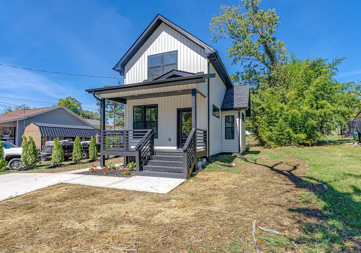 405 Forestal Dr — Photo 3