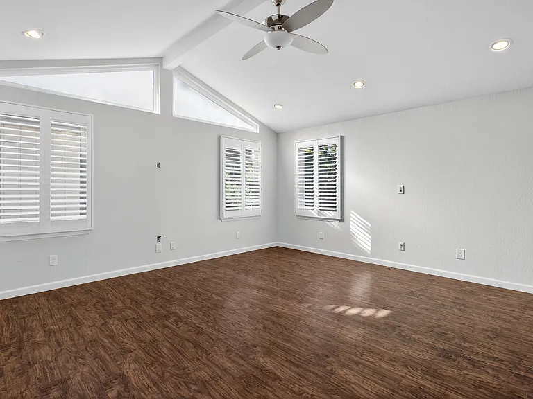 899 Ebbets Dr — Photo 12