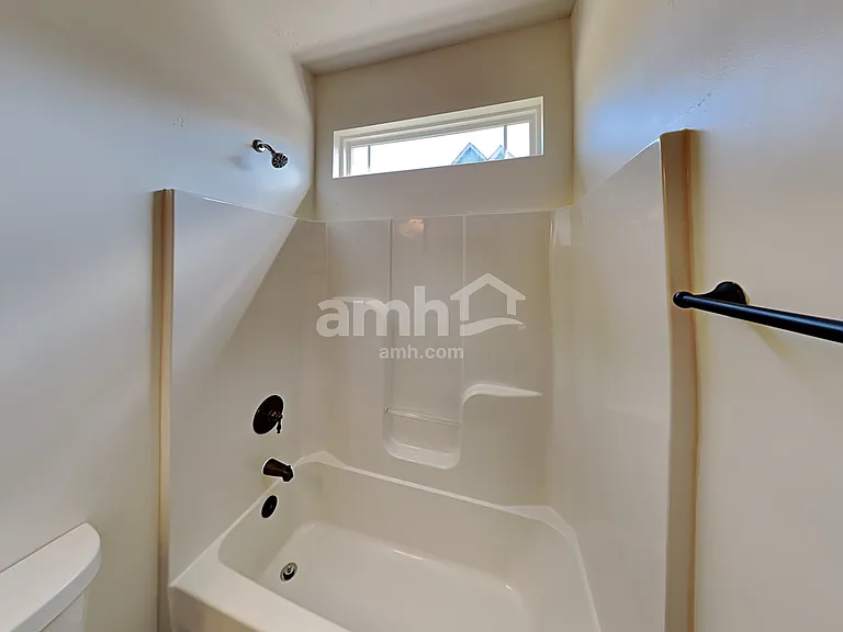 572 Laurel Ln — Photo 18